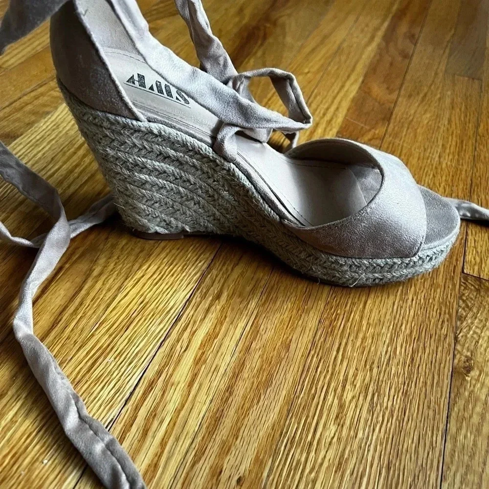 Beige espadrilles